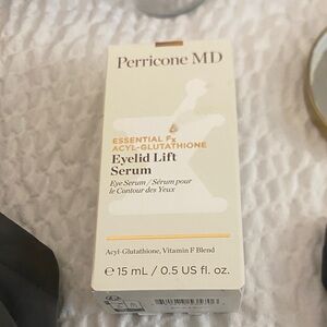 New in box !! Perricone MD Essential Fx Eyelid Lift Serum - Cream
